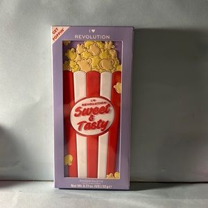 Sweet and tasty popcorn eyeshadow palette